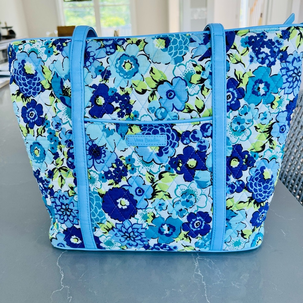 Vera Bradley Tote Bag with zipper closure - blueberry blooms; gently used